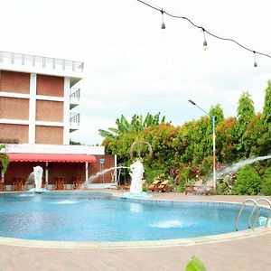 Thong's Inn Hotel Kualanamu